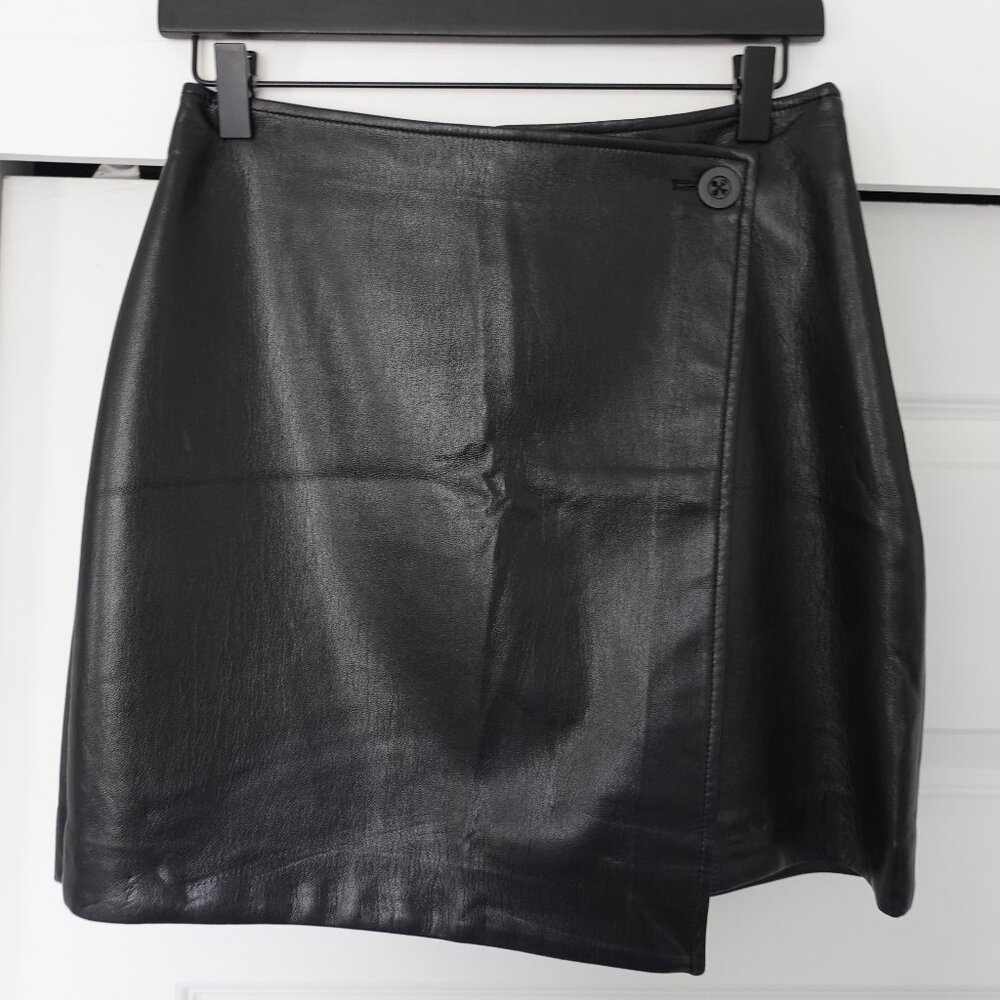 Aritzia Babaton Black Faux Leather Wrap Skirt — Women’s Size 6
